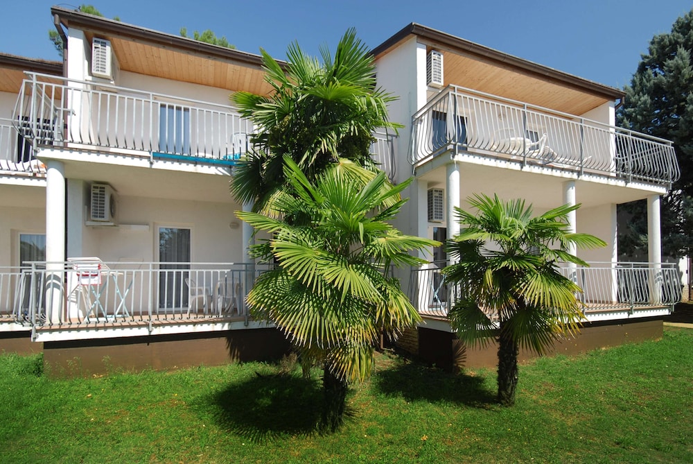 Ai Pini Medulin Resort — Hotel building in Medulin, Istria