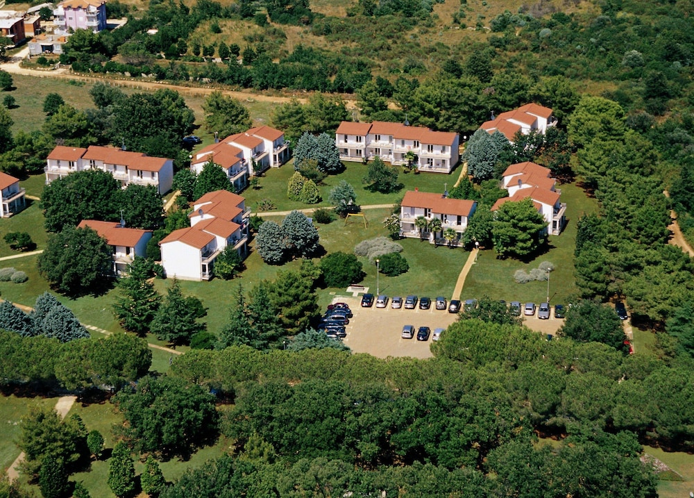 Ai Pini Medulin Resort — Hotel building in Medulin, Istria
