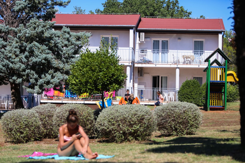 Ai Pini Medulin Resort — Hotel building in Medulin, Istria
