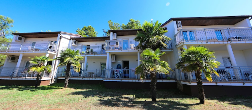Ai Pini Medulin Resort — Hotel building in Medulin, Istria