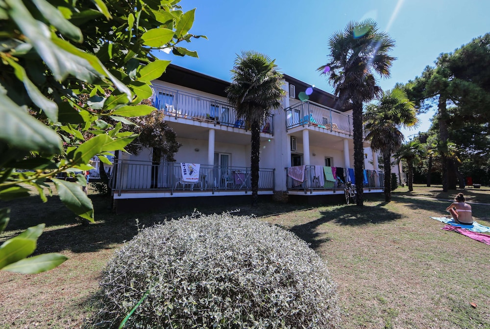 Ai Pini Medulin Resort — Hotel building in Medulin, Istria