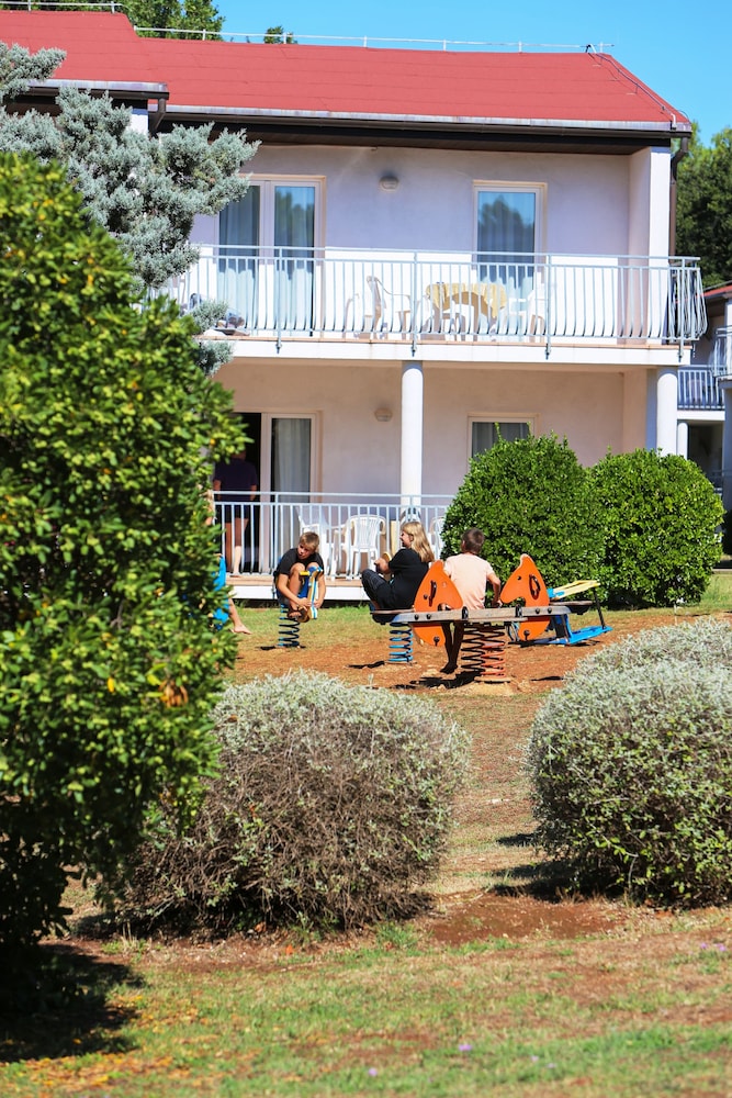 Ai Pini Medulin Resort — Hotel building in Medulin, Istria