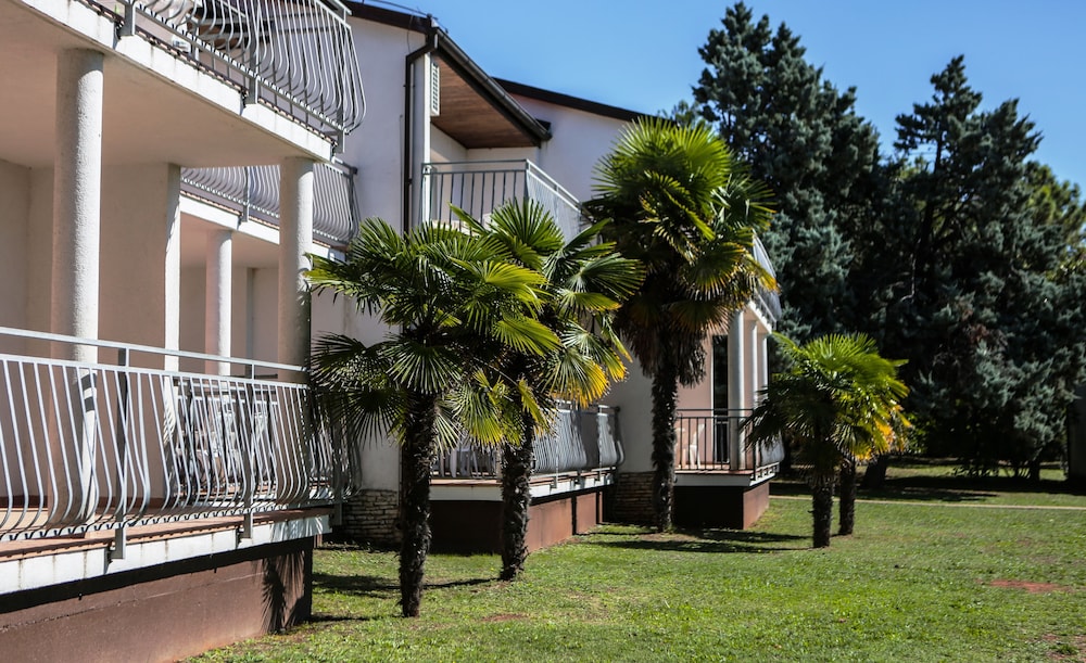 Ai Pini Medulin Resort — Hotel building in Medulin, Istria