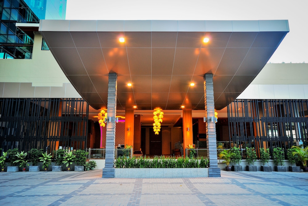 The Senses Resort & Pool Villas, Phuket — Hotel building in Patong Beach, Phuket Province