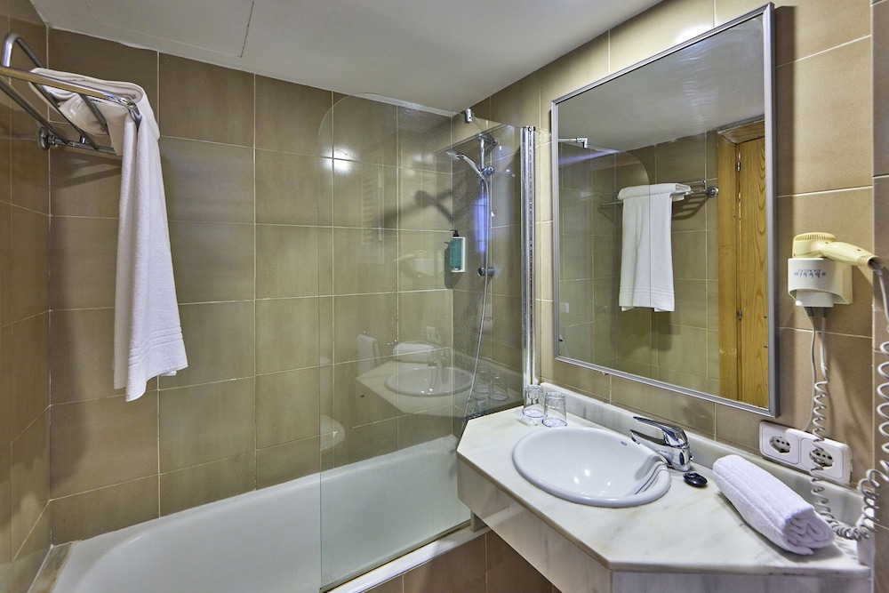 Hotel Ilusion Vista Blava — Hotel rooms in Cala Millor, Balearic Islands