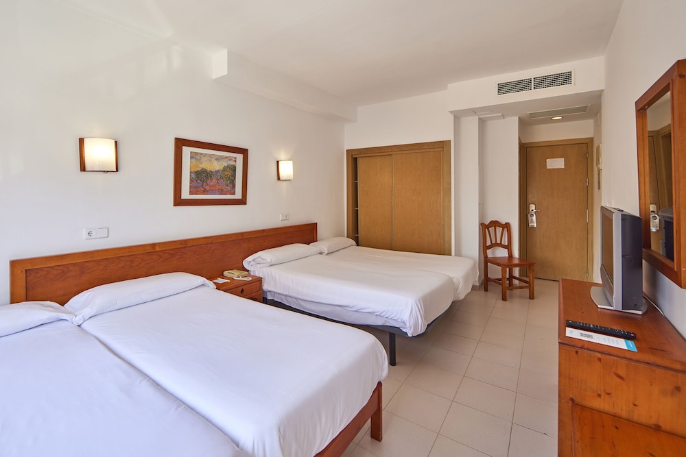 Hotel Ilusion Vista Blava — Hotel rooms in Cala Millor, Balearic Islands
