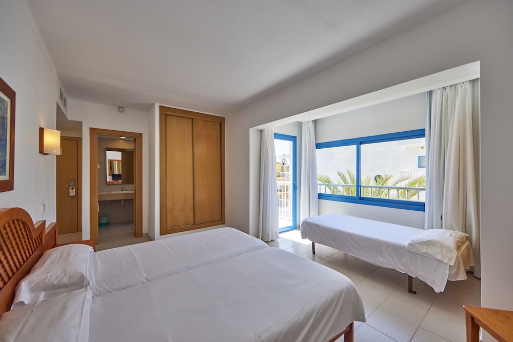 Hotel Ilusion Vista Blava — Hotel rooms in Cala Millor, Balearic Islands