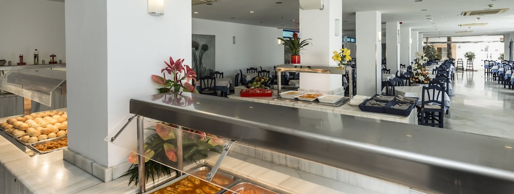 Hotel Ilusion Vista Blava — Restaurant & bars in Cala Millor, Balearic Islands