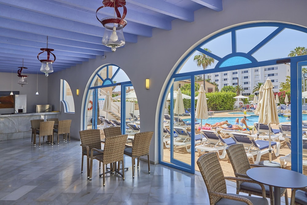 Hotel Ilusion Vista Blava — Restaurant & bars in Cala Millor, Balearic Islands