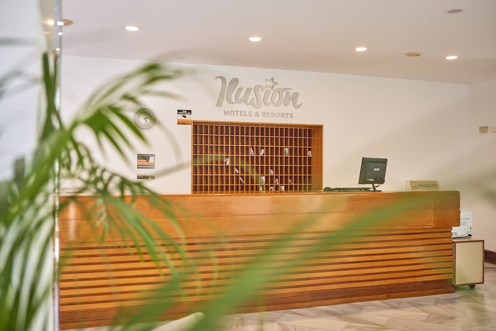 Hotel Ilusion Vista Blava — Hotel building in Cala Millor, Balearic Islands