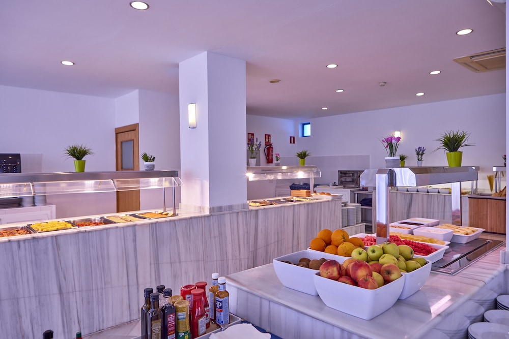 Hotel Ilusion Vista Blava — Restaurant & bars in Cala Millor, Balearic Islands