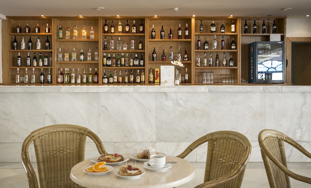 Hotel Ilusion Vista Blava — Restaurant & bars in Cala Millor, Balearic Islands