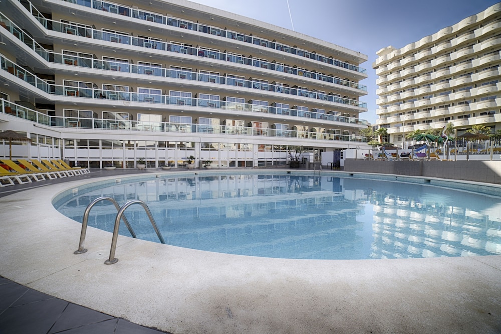 Ohtels Villa Dorada — Swimming pool in Salou, Catalonia