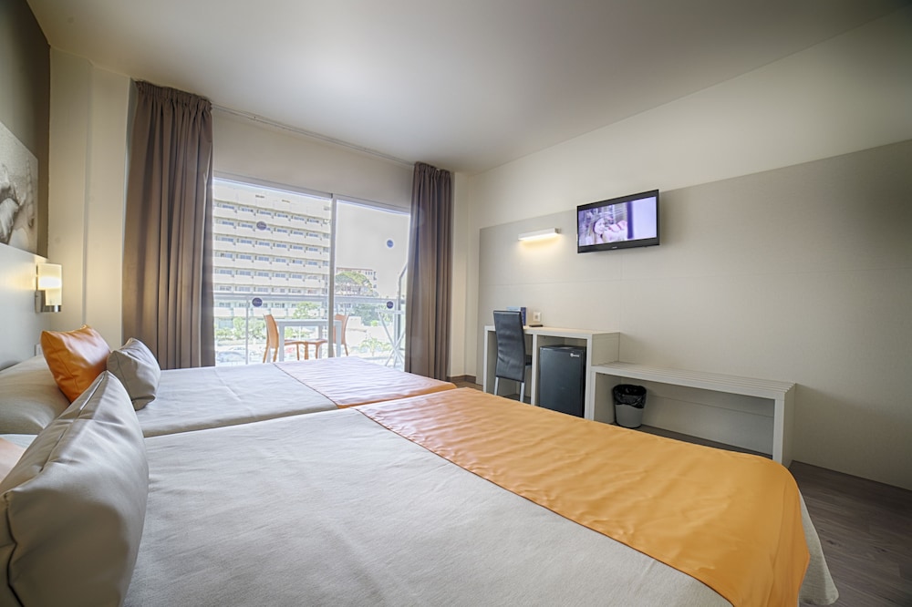 Ohtels Villa Dorada — Hotel rooms in Salou, Catalonia