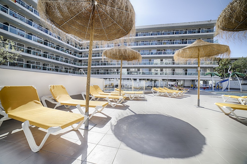 Ohtels Villa Dorada — Hotel building in Salou, Catalonia