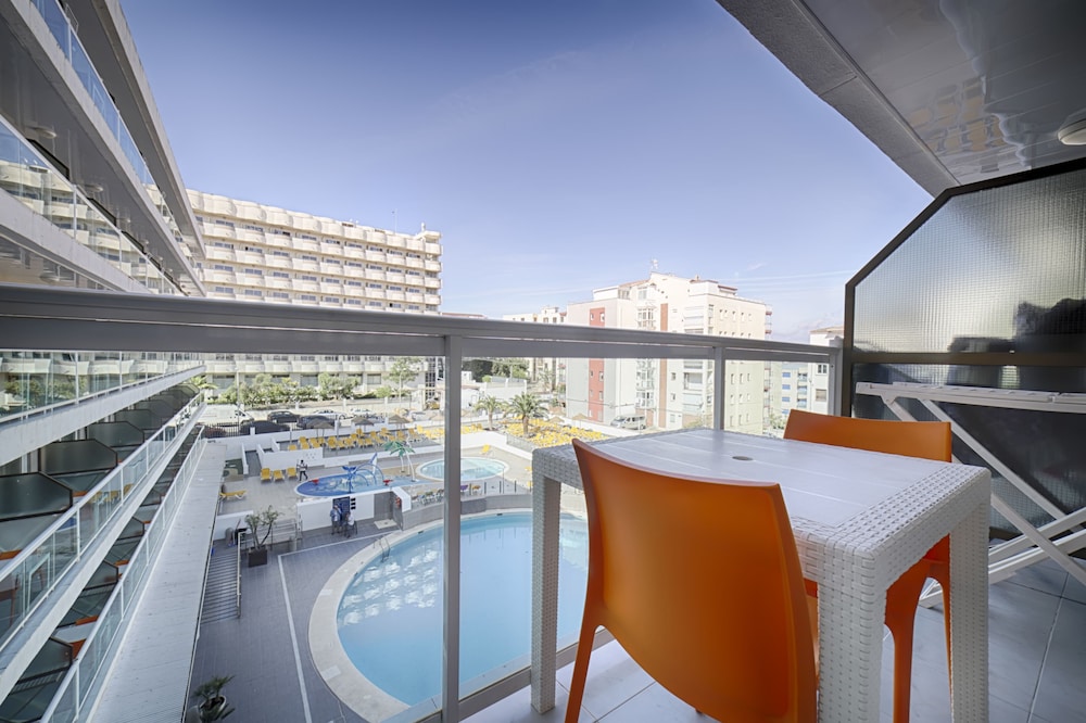 Ohtels Villa Dorada — Swimming pool in Salou, Catalonia