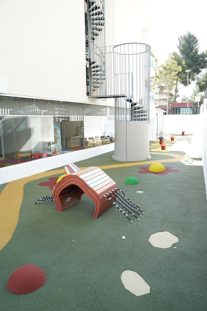 Ohtels Villa Dorada — Attractions for children in Salou, Catalonia