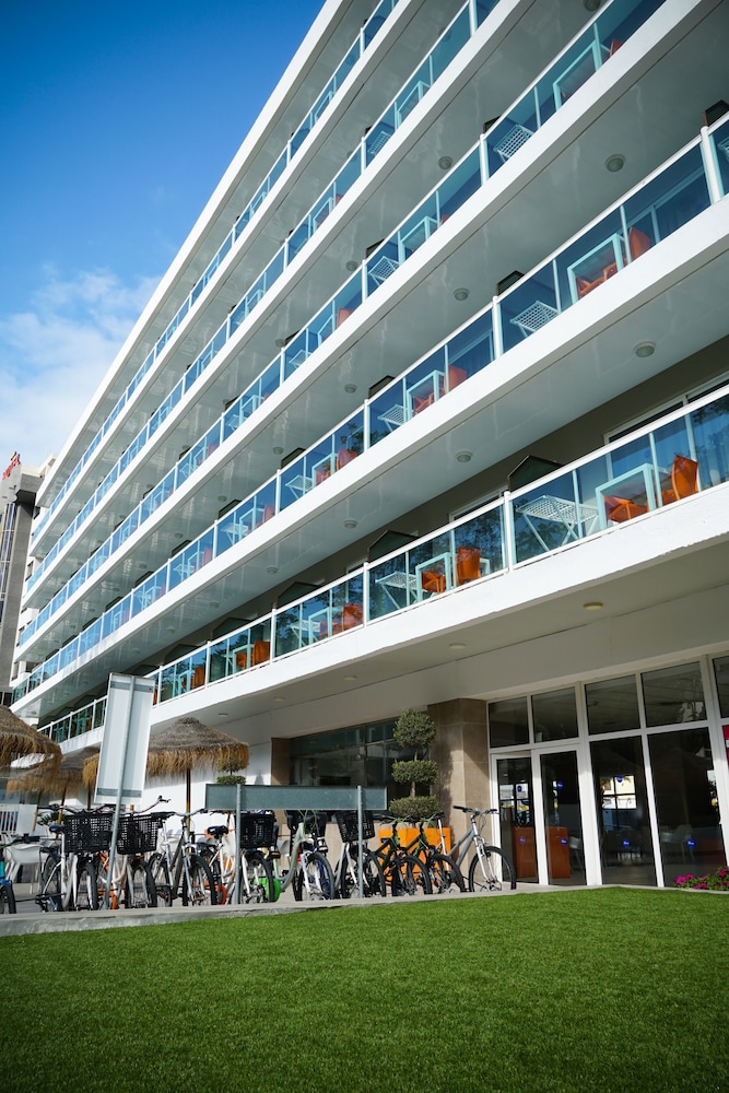 Ohtels Villa Dorada — Hotel building in Salou, Catalonia