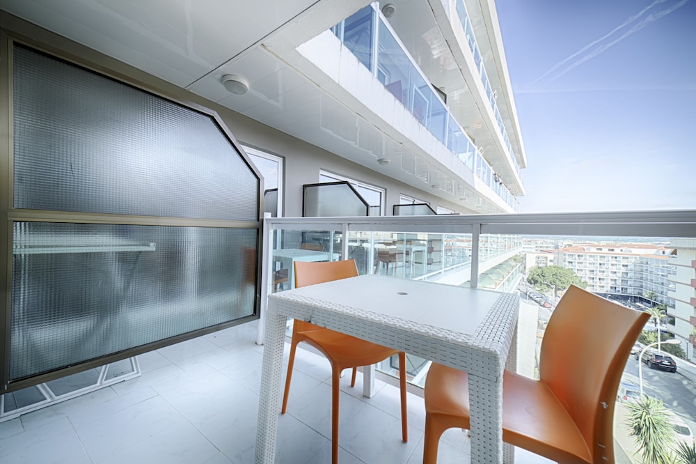 Ohtels Villa Dorada — Hotel building in Salou, Catalonia