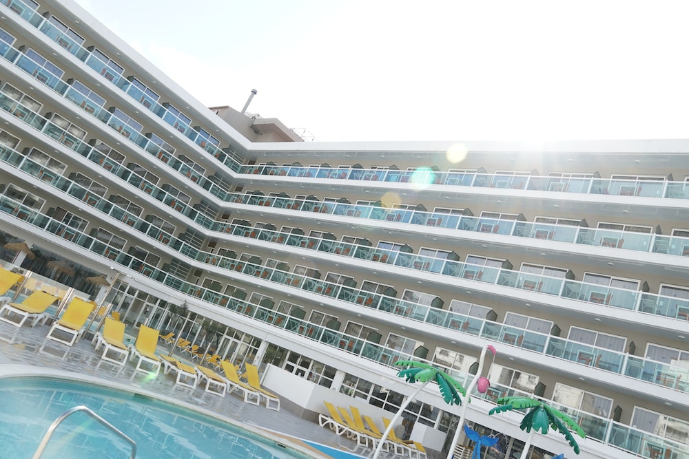 Ohtels Villa Dorada — Hotel building in Salou, Catalonia