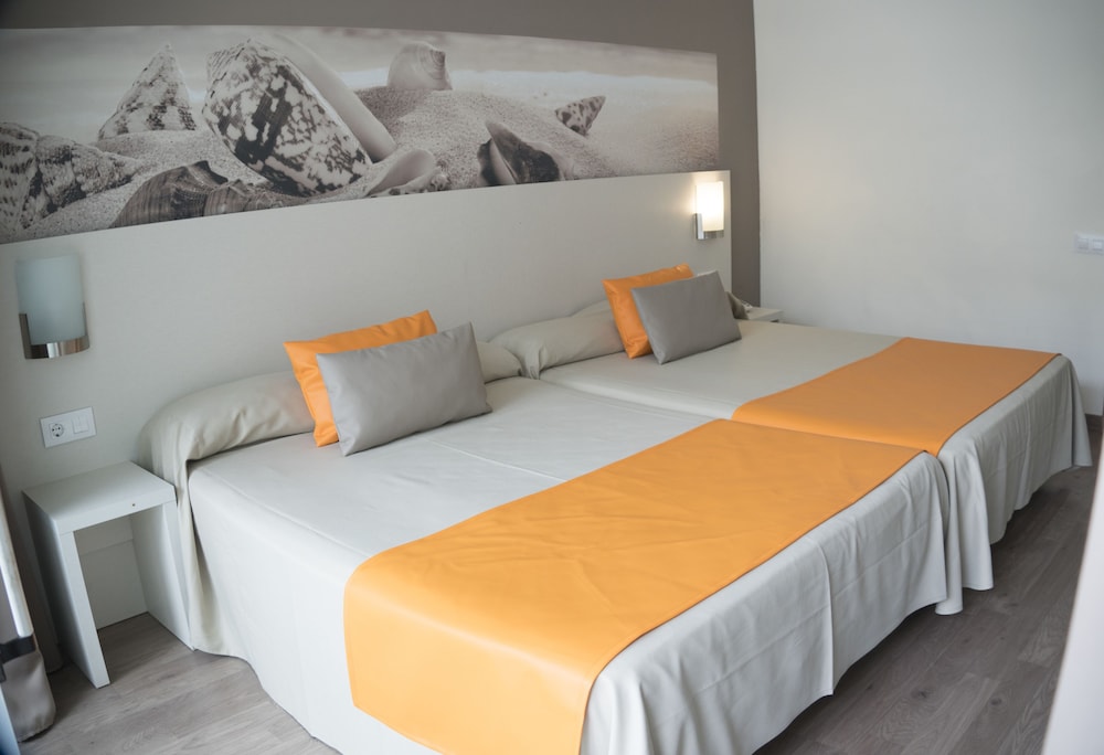 Ohtels Villa Dorada — Hotel rooms in Salou, Catalonia
