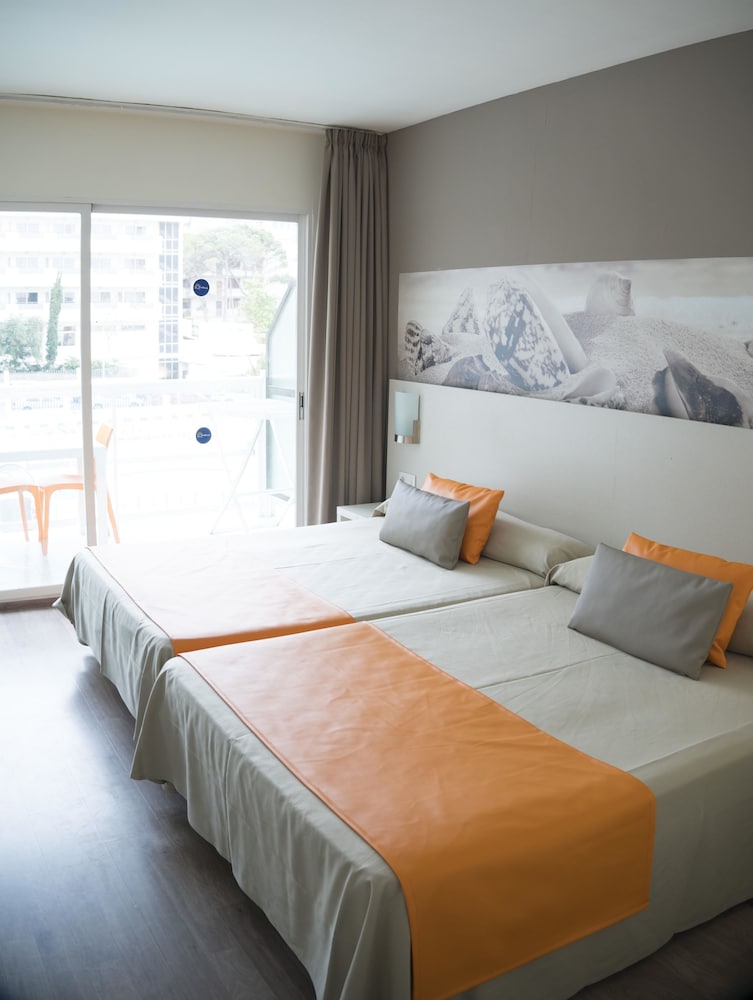 Ohtels Villa Dorada — Hotel rooms in Salou, Catalonia