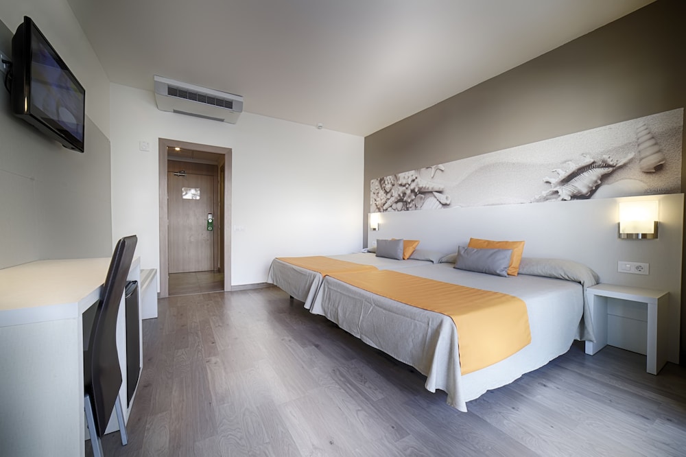Ohtels Villa Dorada — Hotel rooms in Salou, Catalonia