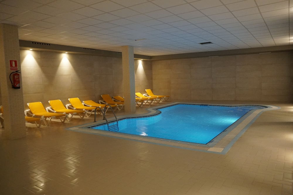 Ohtels Villa Dorada — Swimming pool in Salou, Catalonia