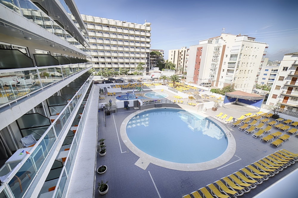 Ohtels Villa Dorada — Swimming pool in Salou, Catalonia