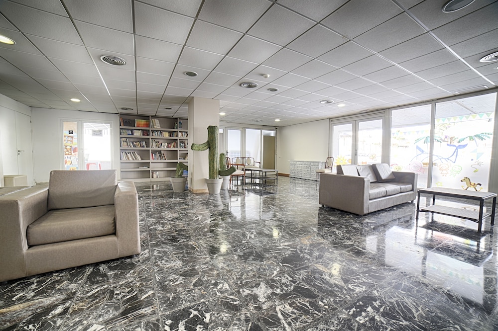 Ohtels Villa Dorada — Hotel building in Salou, Catalonia