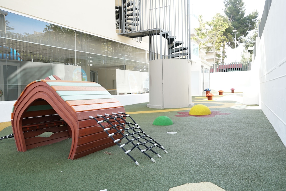 Ohtels Villa Dorada — Attractions for children in Salou, Catalonia