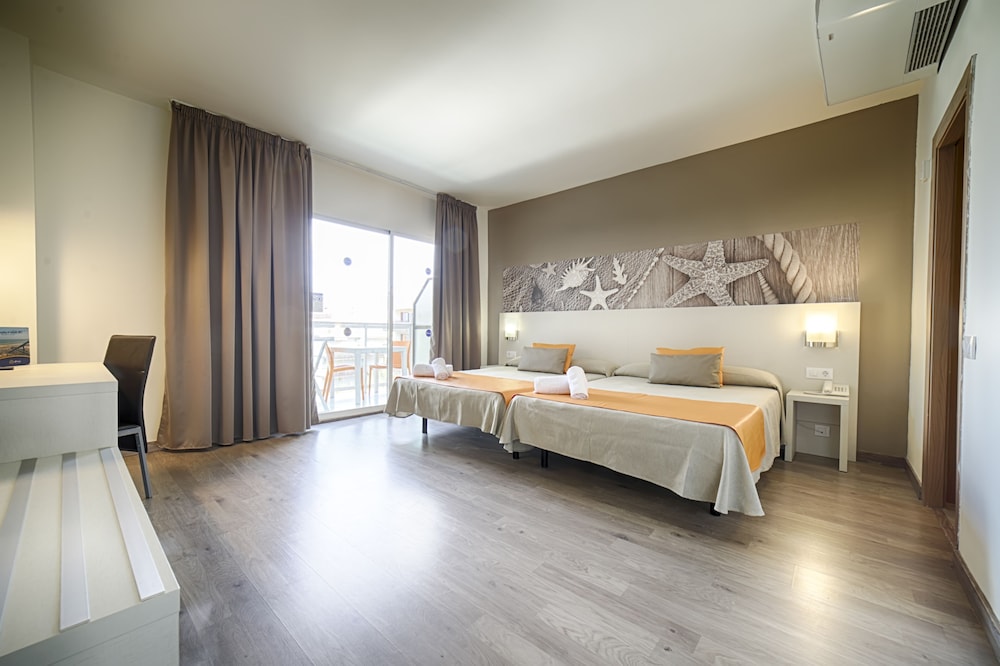 Ohtels Villa Dorada — Hotel rooms in Salou, Catalonia