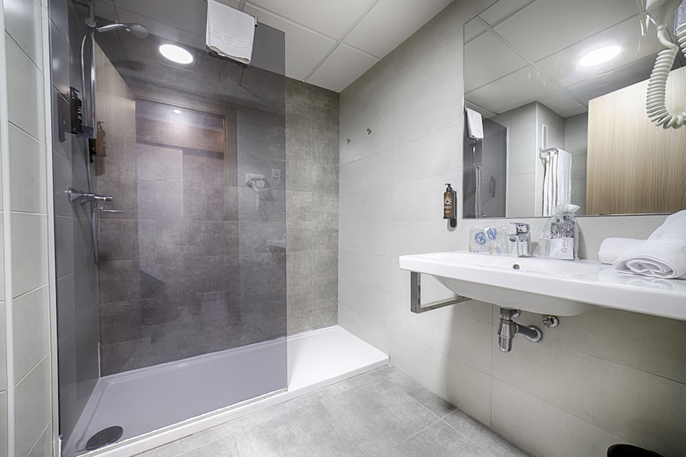 Ohtels Villa Dorada — Hotel rooms in Salou, Catalonia
