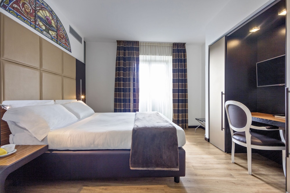 San Giorgio Palace Hotel — Hotel rooms in Ragusa, Sicily