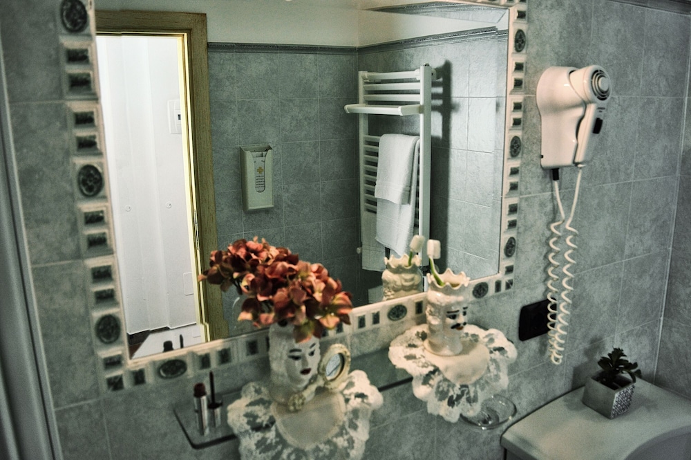 Hotel Victoria — Hotel rooms in Taormina, Sicily