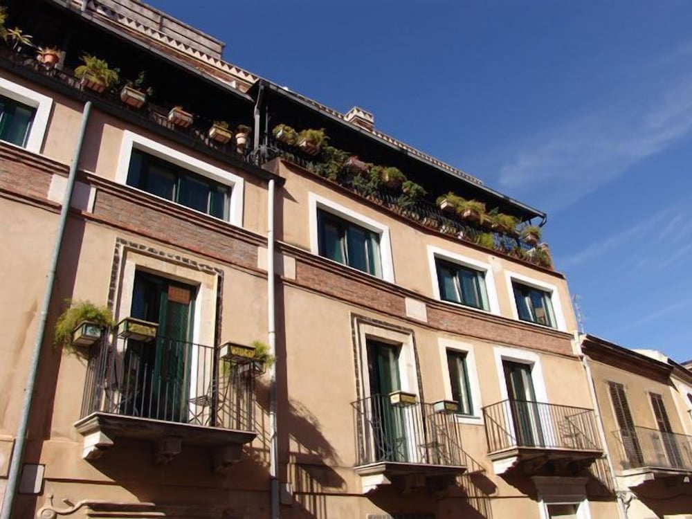 Hotel Victoria — Hotel building in Taormina, Sicily