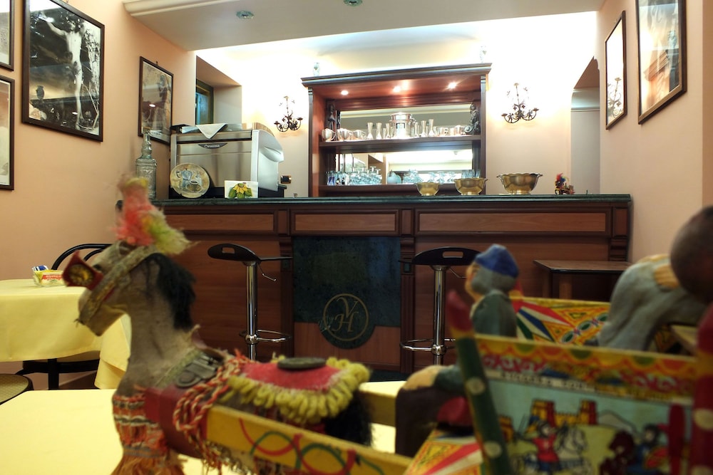 Hotel Victoria — Restaurant & bars in Taormina, Sicily