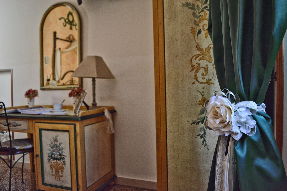 Hotel Victoria — Hotel rooms in Taormina, Sicily