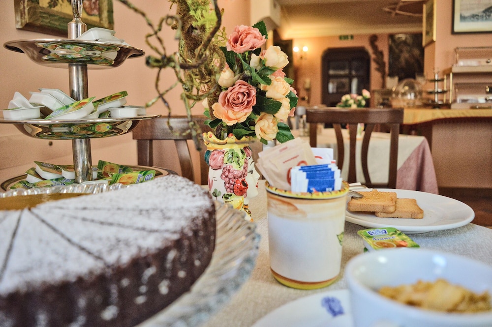 Hotel Victoria — Restaurant & bars in Taormina, Sicily