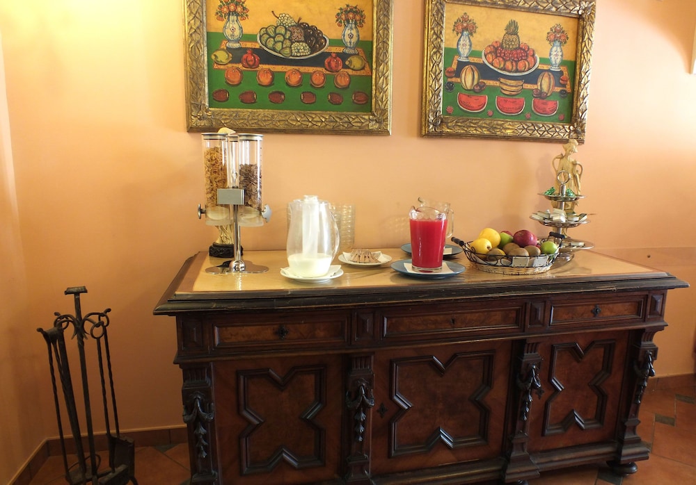 Hotel Victoria — Restaurant & bars in Taormina, Sicily