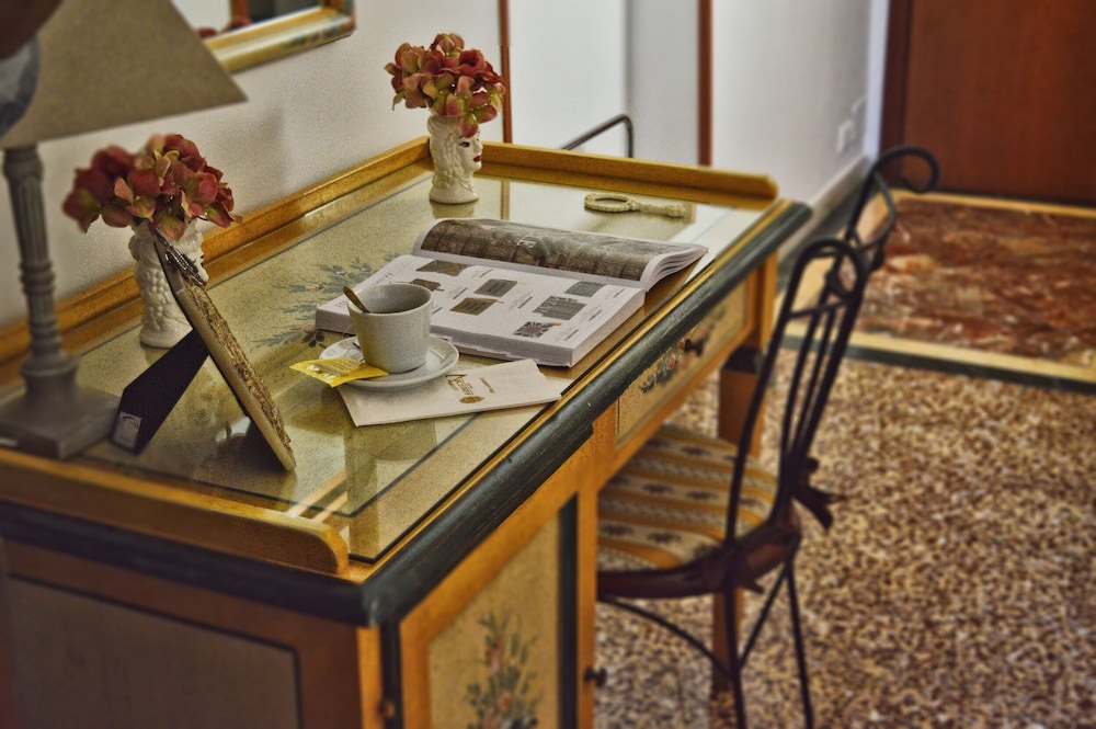 Hotel Victoria — Restaurant & bars in Taormina, Sicily