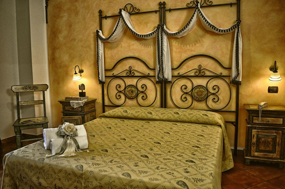 Hotel Victoria — Hotel rooms in Taormina, Sicily