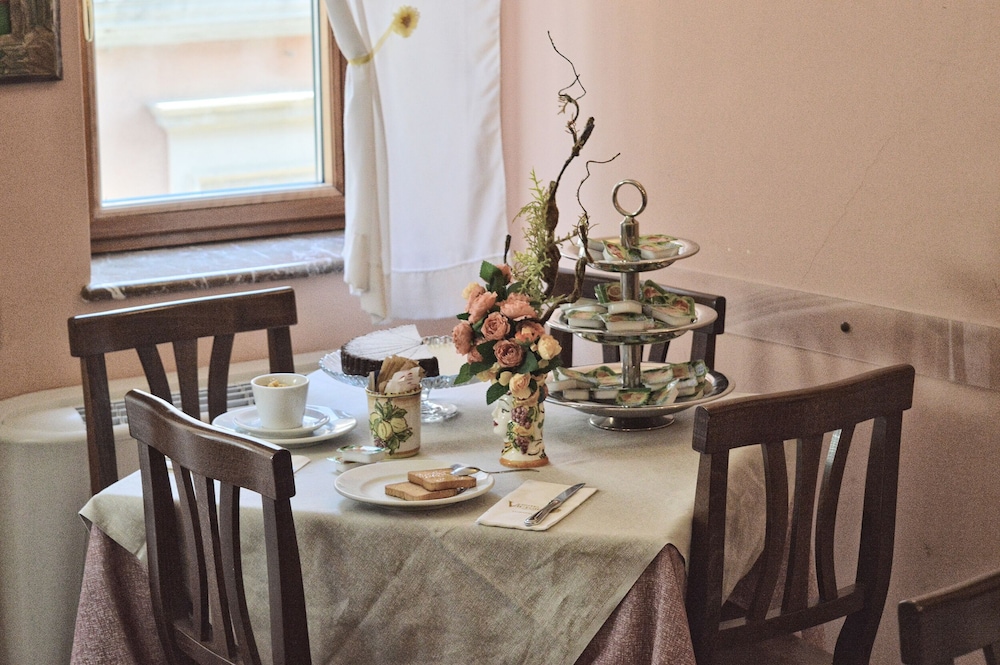 Hotel Victoria — Restaurant & bars in Taormina, Sicily