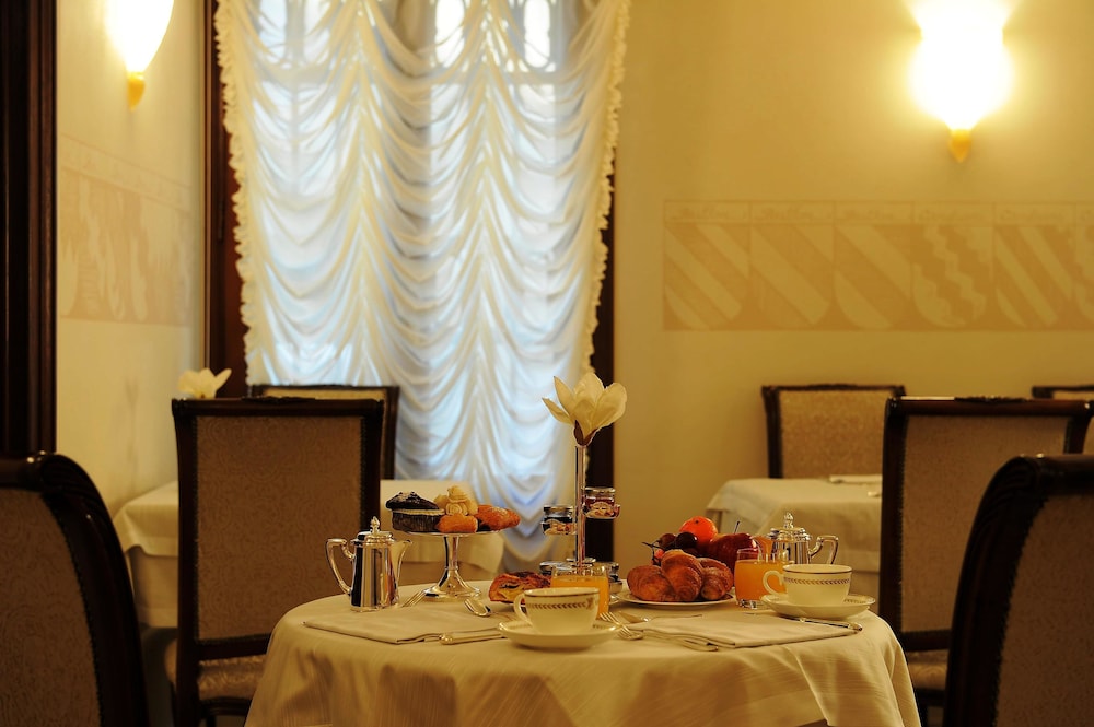 Hotel Ai Reali di Venezia — Hotel rooms in Venice, Veneto