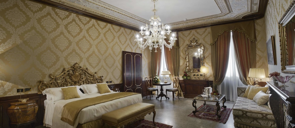 Hotel Ai Reali di Venezia — Hotel rooms in Venice, Veneto