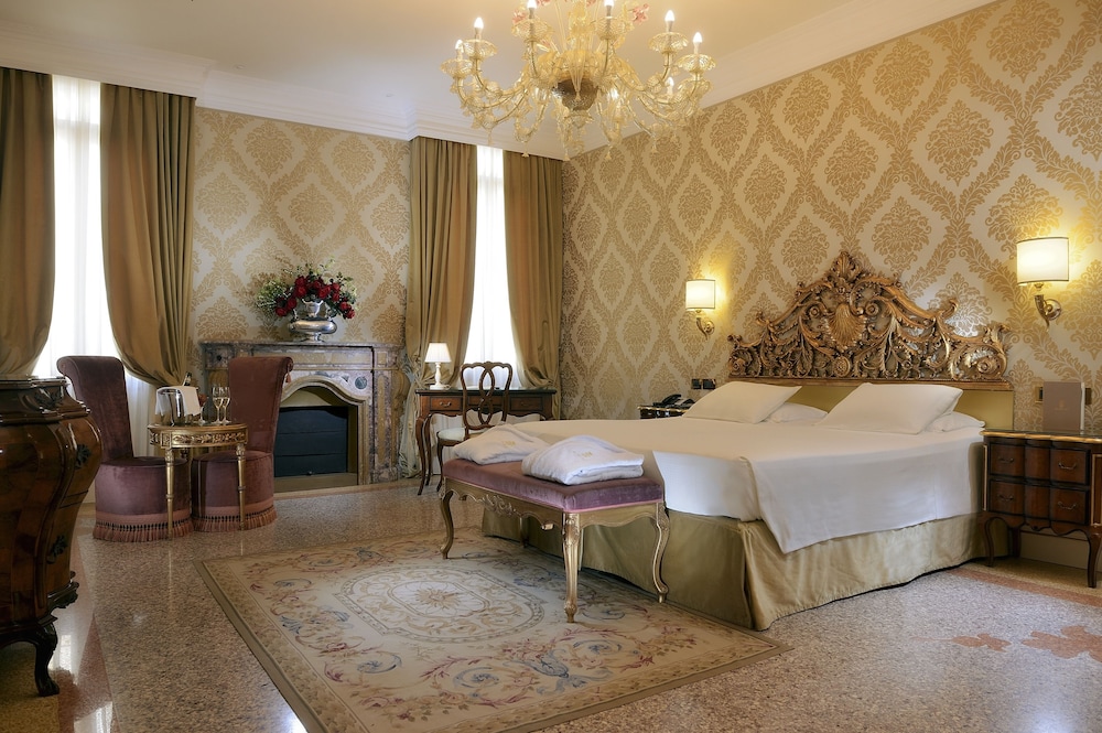 Hotel Ai Reali di Venezia — Hotel rooms in Venice, Veneto