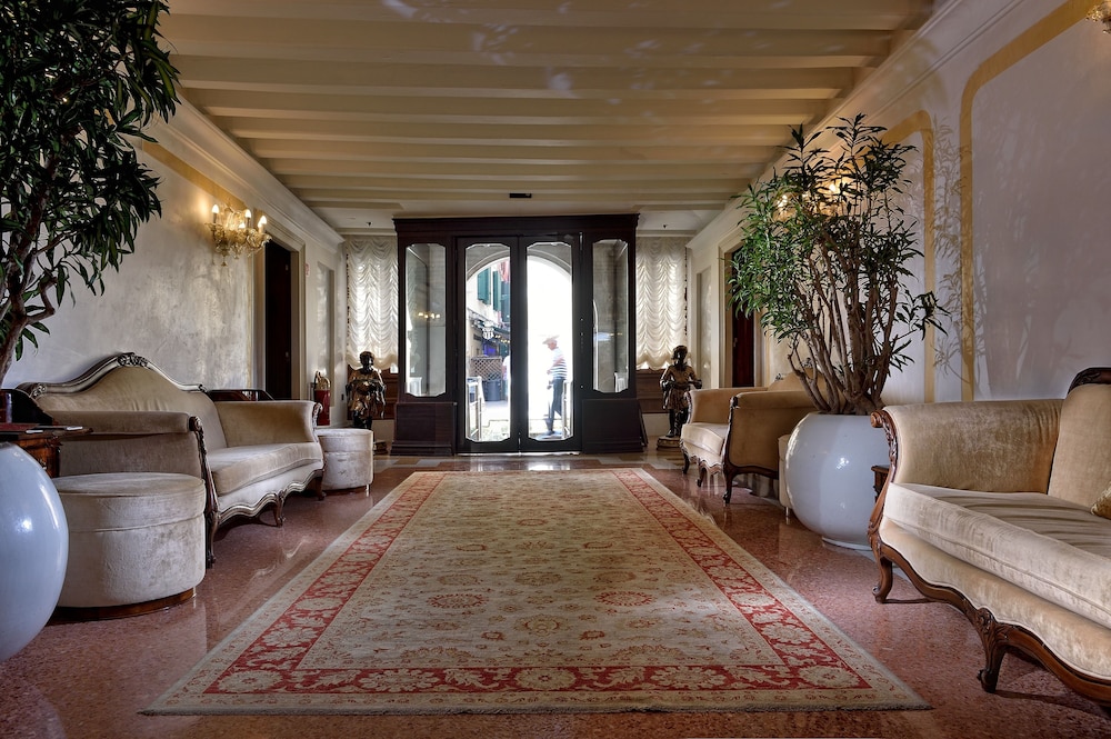 Hotel Ai Reali di Venezia — Hotel building in Venice, Veneto