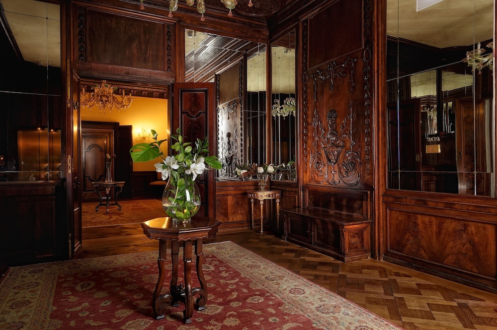 Hotel Ai Reali di Venezia — Hotel building in Venice, Veneto