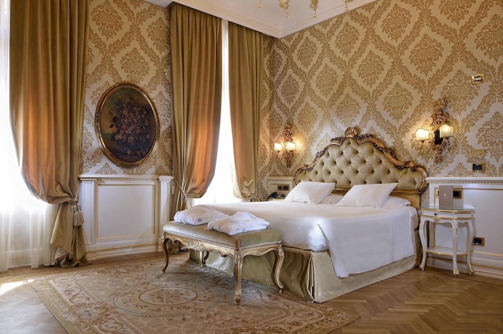 Hotel Ai Reali di Venezia — Hotel rooms in Venice, Veneto