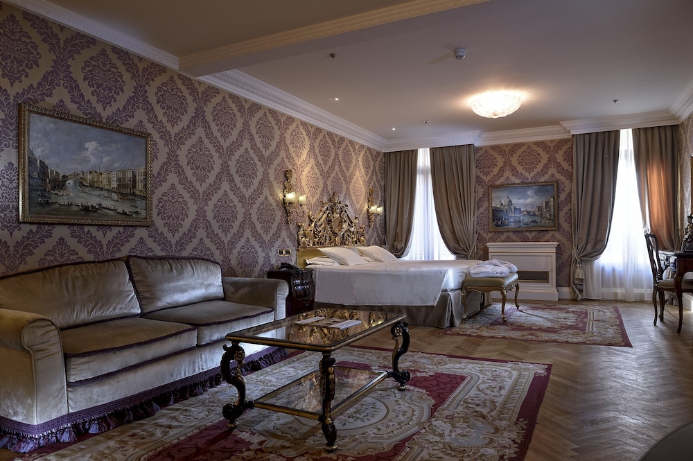 Hotel Ai Reali di Venezia — Hotel rooms in Venice, Veneto